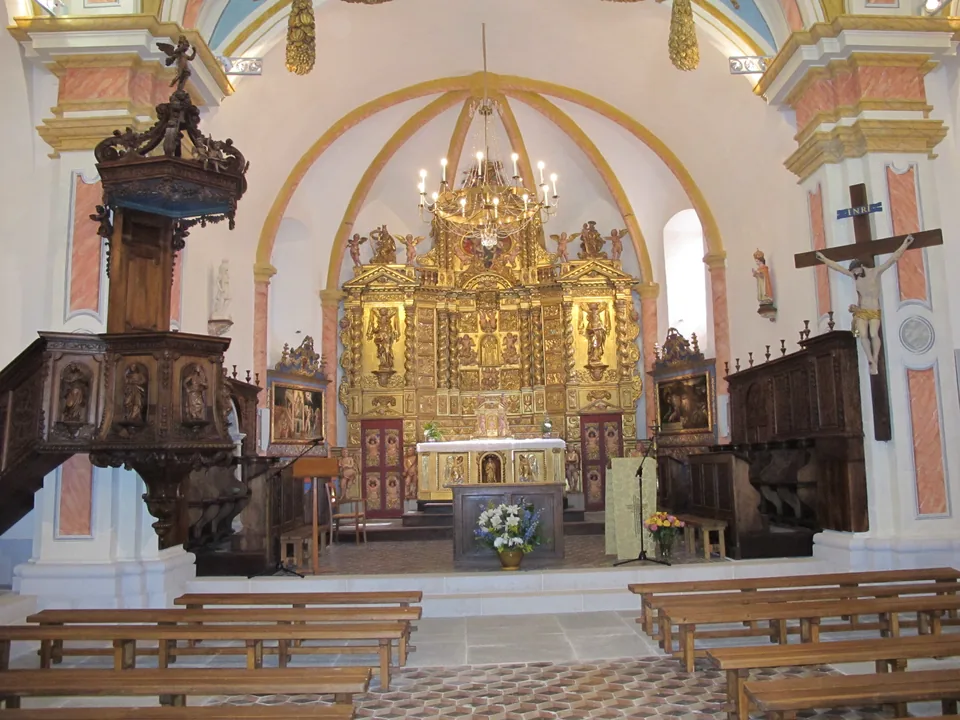 Altarpiece and decoration of Notre-Dame-de-la-Vie in Saint-Martin-de-Belleville
