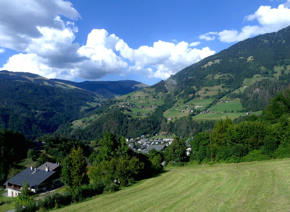 Beaufort village in its mountain landscape